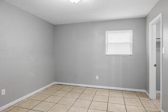 Lawton Courtyard Apartments in Lawton, OK - Foto de edificio - Interior Photo