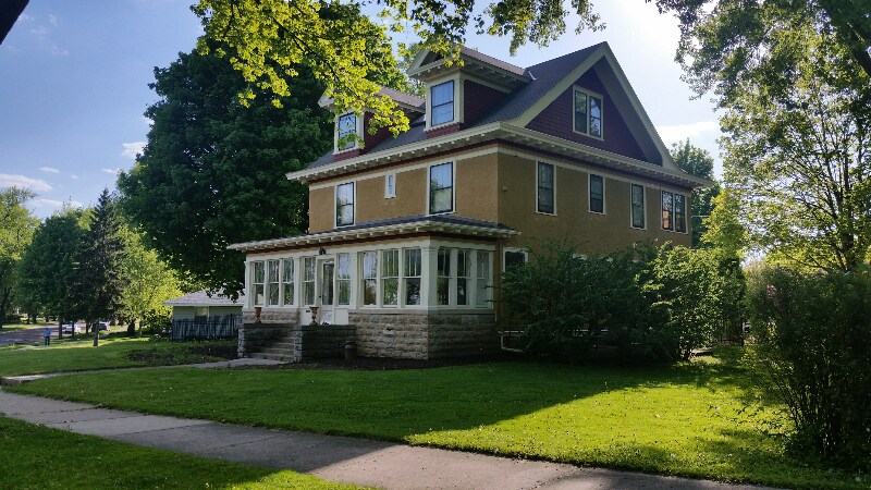 806 4th Ave SW in Faribault, MN - Building Photo