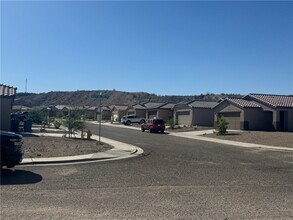 2423 Vista del Oro in Bullhead City, AZ - Building Photo - Building Photo