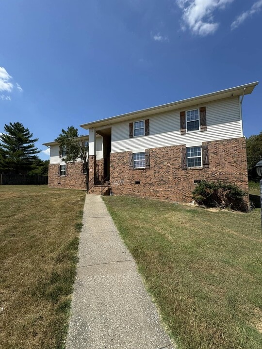 200 Sam Beasley Rd in Hartsville, TN - Building Photo