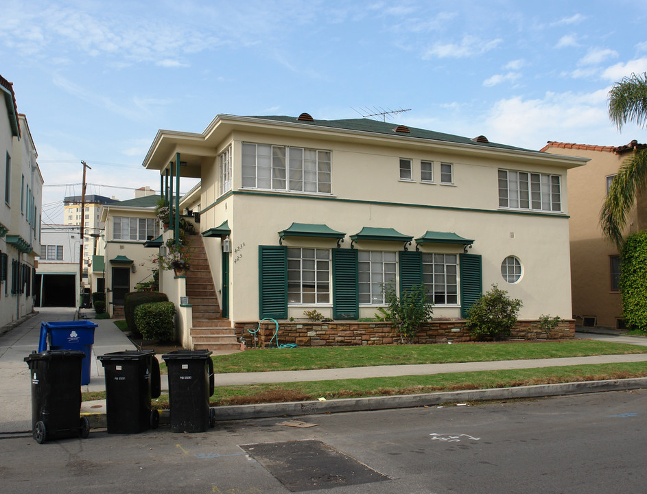 423 S Cloverdale Ave in Los Angeles, CA - Building Photo