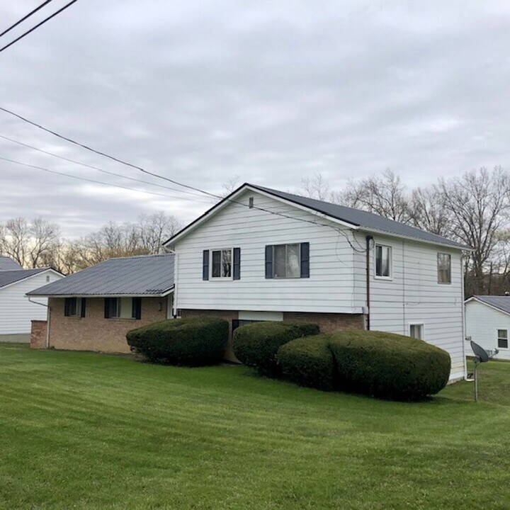 1081-1085 W Main St in Ashland, OH - Building Photo