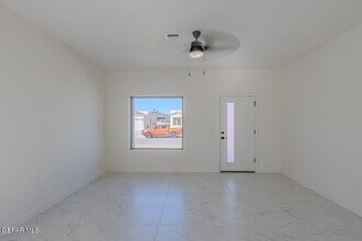 500 E San Antonio Ave in El Paso, TX - Building Photo - Building Photo
