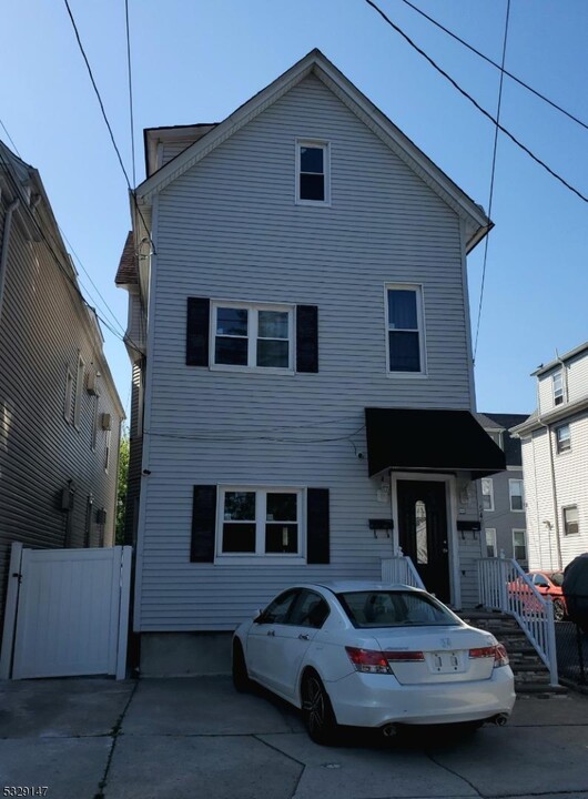 512-514 Broadway in Bayonne, NJ - Building Photo