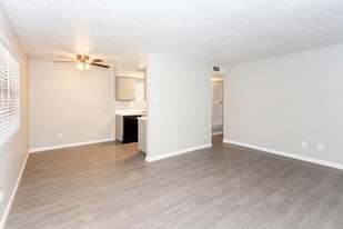 Paso Oeste Apartments