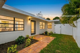 2452 Baywood Dr W in Dunedin, FL - Building Photo - Building Photo