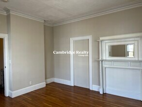 44 Cameron Ave, Unit 1T in Somerville, MA - Building Photo - Building Photo