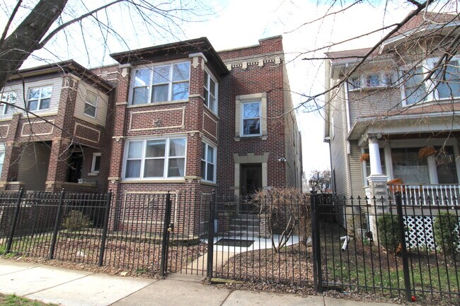 property at 4426 N Whipple St
