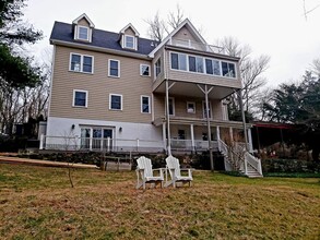 44 Riversville Rd in Greenwich, CT - Building Photo - Building Photo