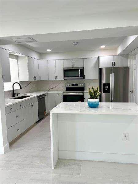 300 SW 12th St in Boca Raton, FL - Building Photo
