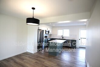 22825-22884 84 Ave NW in Edmonton, AB - Building Photo - Building Photo