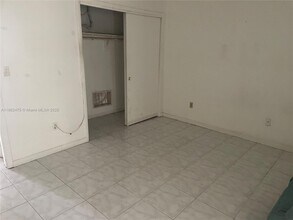 51 NE 204th St in Miami, FL - Building Photo - Building Photo
