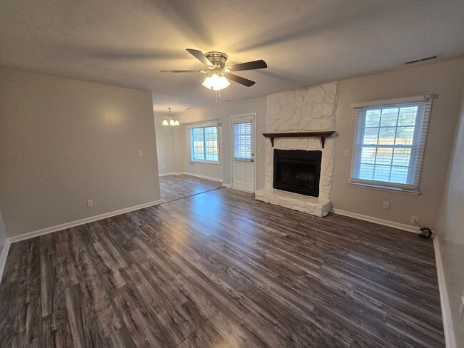 1091 Pleasant Oak Dr in Fayetteville, NC - Building Photo - Building Photo