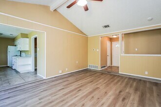 6029 Dustin Dr in Watauga, TX - Foto de edificio - Building Photo