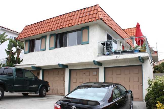 243 Avenida Granada in San Clemente, CA - Building Photo - Building Photo