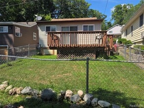 6316 Oakdale in Brighton, MI - Foto de edificio - Building Photo