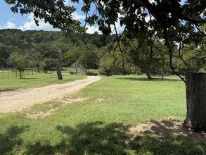 1904 Bear Creek Rd, Unit B607 in Kerrville, TX - Building Photo - Building Photo