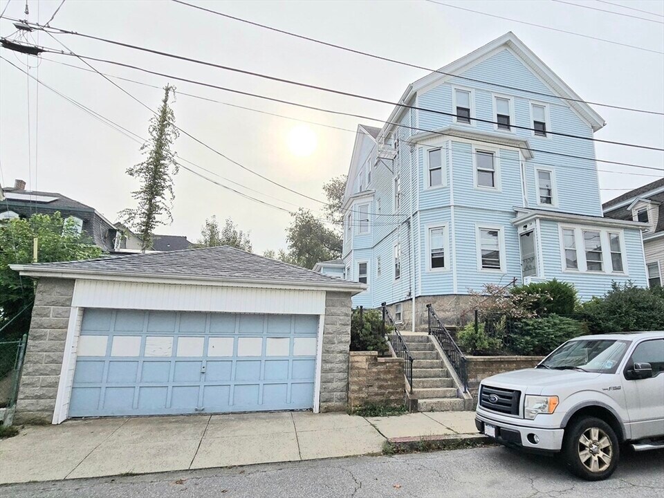 24 Ash St in Fall River, MA - Building Photo