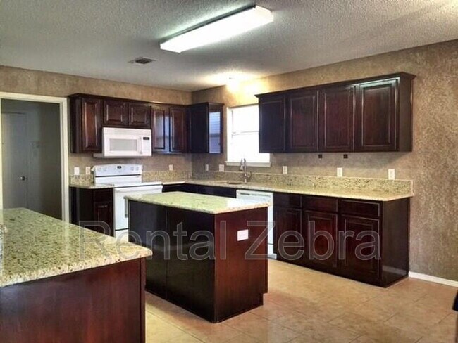 4001 Cypress Gardens Dr in Fort Worth, TX - Foto de edificio - Building Photo