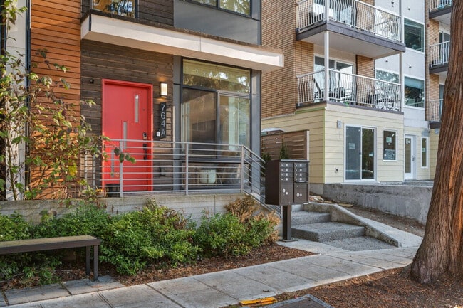 673 Belmont Pl E in Seattle, WA - Building Photo - Building Photo