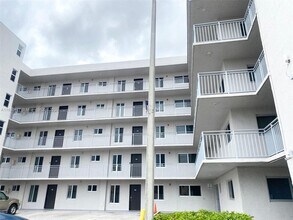 9911 W Okeechobee Rd in Hialeah, FL - Building Photo - Building Photo