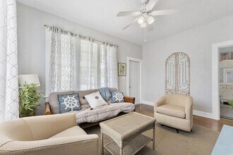 721 N H St, Unit 810 in Lake Worth Beach, FL - Building Photo - Building Photo