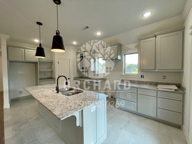 8 McDole Ln in Bella Vista, AR - Building Photo - Building Photo