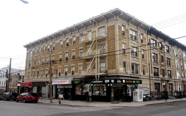 655 E 183rd St in Bronx, NY - Building Photo