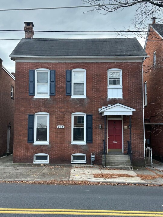 235 Baltimore St in Hanover, PA - Building Photo