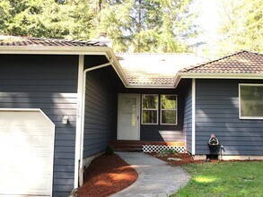 13707 86th Ave NW in Gig Harbor, WA - Building Photo - Building Photo