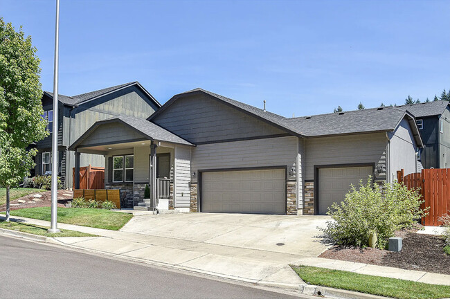 1043 S 54th St in Springfield, OR - Foto de edificio - Building Photo