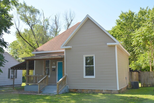 property at 1432 E Commercial St