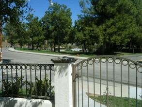 401 N Lindsay St, Unit #5 in Lake Elsinore, CA - Foto de edificio - Building Photo