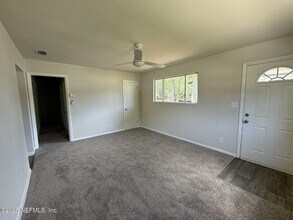 6968 Miss Muffet Ln S in Jacksonville, FL - Building Photo - Building Photo