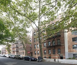 Fort Gary Apartments in Astoria, NY - Building Photo - Building Photo