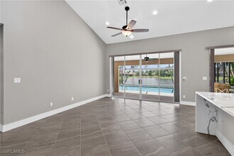2138 E Crown Pointe Blvd in Naples, FL - Building Photo - Building Photo