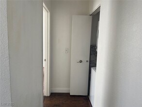 4860 Nara Vista Way in Las Vegas, NV - Building Photo - Building Photo