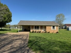 118 Beyer Ave in Dresden, TN - Building Photo