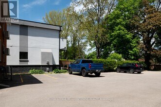 33-33 Broadview Ave in Mississauga, ON - Building Photo - Building Photo