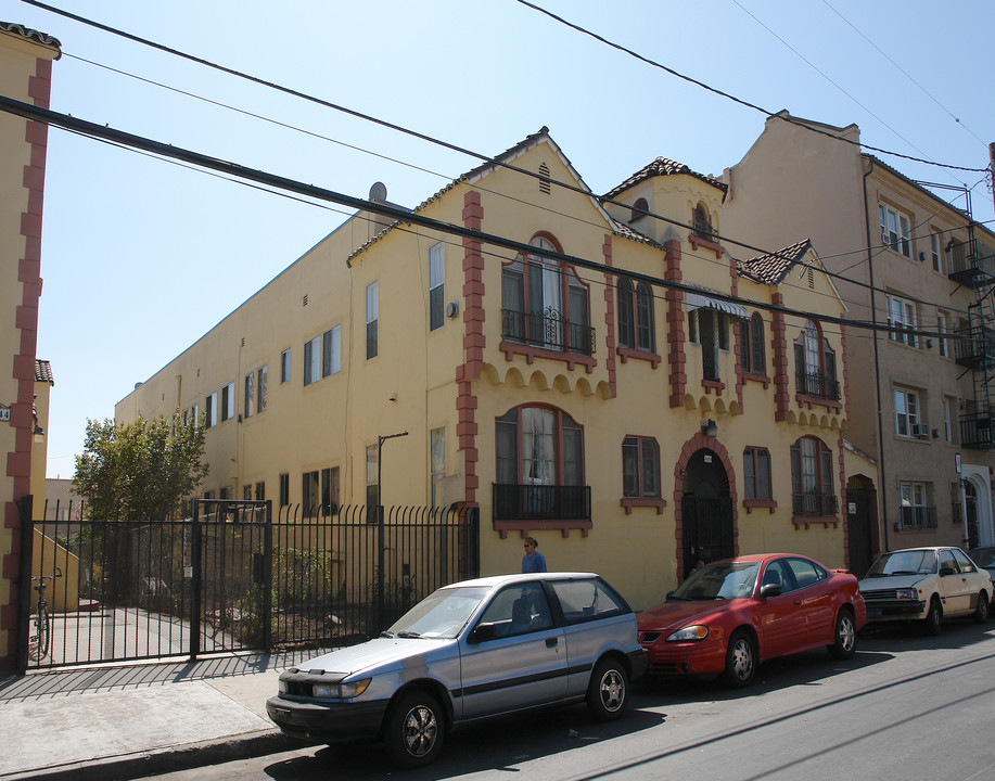 4450 E Lockwood Ave in Los Angeles, CA - Building Photo