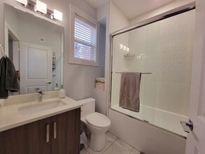 1015 Stockwell Ave in Kelowna, BC - Building Photo - Building Photo
