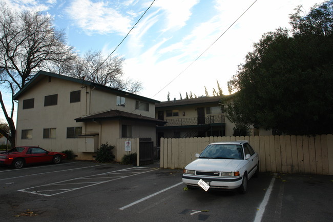 670 E 5th Ave in Chico, CA - Building Photo - Building Photo