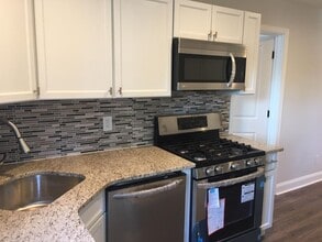 14 Hickory St, Unit 2nd Floor in Dumont, NJ - Foto de edificio - Building Photo