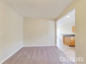 12675 Old Pond Rd in Noblesville, IN - Foto de edificio - Building Photo