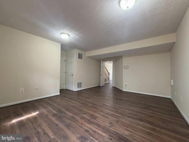 2444 Rolling Plains Dr in Herndon, VA - Building Photo - Building Photo