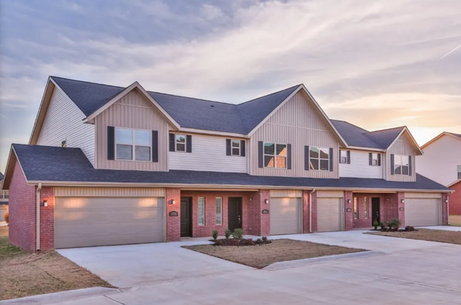 Kilimanjaro Duplexes in Rogers, AR - Building Photo - Interior Photo