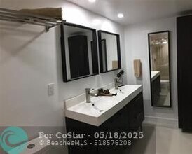 565 Oaks Ln in Pompano Beach, FL - Building Photo - Building Photo