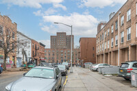 107 Hoyt St in Brooklyn, NY - Foto de edificio - Building Photo