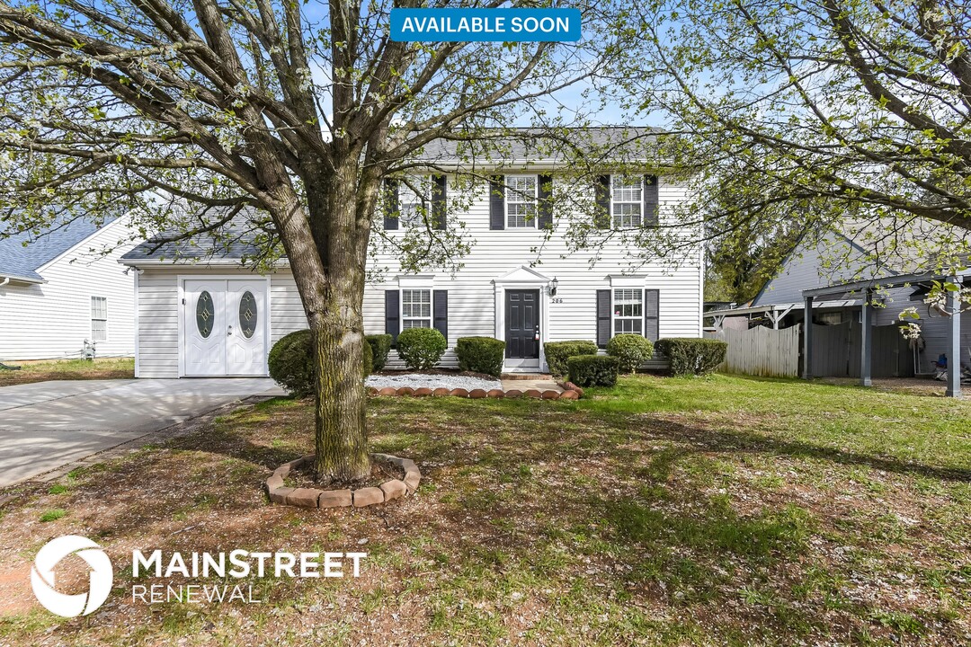 206 Lasalle Way in Greensboro, NC - Building Photo