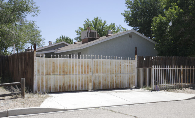 18517 New Hampshire Rd in Adelanto, CA - Building Photo - Building Photo